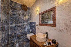 Cappa Via Cave Hotel