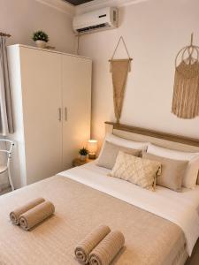 Cozy Boho Studio with Kitchenette & Bath