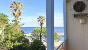 Goeland 3, studio classé climatisé, wifi, terrasses petite vue mer latérale au 3 ème étage sans ascenseur