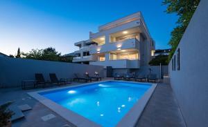 Villa Maro - Apartments with Heated Pool