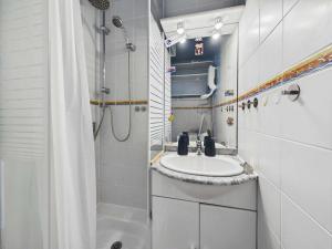 Studio Mezzanine pour 4 à Marseillan avec Parking Privé, TV et Cuisine Équipée - FR-1-326-783
