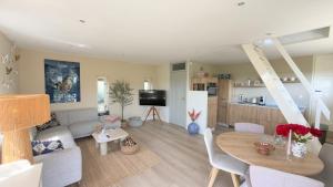 Tulipa Near Beach & Dunes with Free Parking