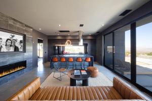 Black Casita by Fieldtrip - Bold Villa w Pool Spa