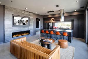 Black Casita by Fieldtrip - Bold Villa w Pool Spa