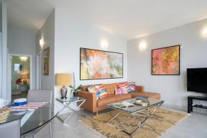 In Tenerife, luxury apartment overlooking the Atlantic