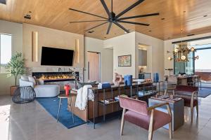 Vista A at Panorama Villas by Fieldtrip Luxury 3br w Pool and Views