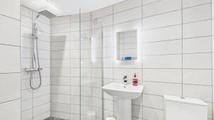Sea Legs - 2 Bedroom Apartment - Tenby