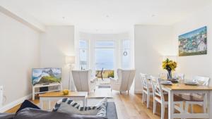 Sea Legs - 2 Bedroom Apartment - Tenby