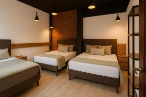 Luxury Industrial Vault, Wifi, Dry Cleaning, 5 rooms, Pool