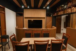 Luxury Industrial Vault, Wifi, Dry Cleaning, 5 rooms, Pool