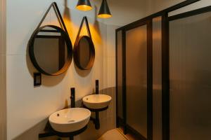 Luxury Industrial Vault, Wifi, Dry Cleaning, 5 rooms, Pool