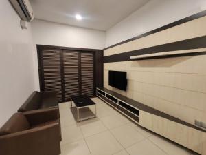 Sunrise Suite Loft B6 above Imago Shopping Mall 商场楼上