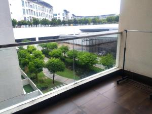 Sunrise Suite Loft B6 above Imago Shopping Mall 商场楼上