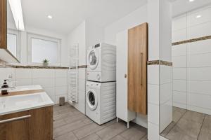 Moderne, vollausgestattete 3 BR-Wohnung zentrumnah