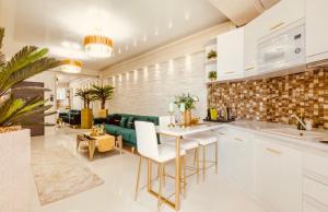Azimuth residence