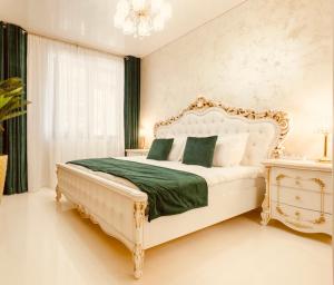 Azimuth residence