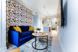 Bright 2BR Apartment with Stunning City Views