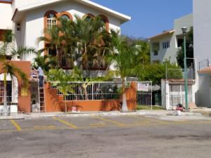 Beautiful condominium minutes from the beach in Huatulco