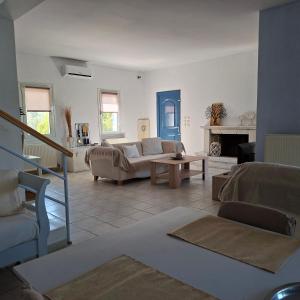 KOUNOUPISEA Holidays house ΜΕ ΥΠΕΡΟΧΗ ΘΕΑ ΣΤΟ ΠΟΡΤΟ ΧΕΛΙ