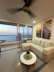 Apartamento En Cartagena - Lujoso y Moderno PISO19 - Cerca a Ciudad amurllada y Frente a Playa