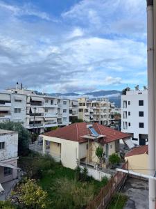 Kalamata Beachside Apartment, 4-Minute Walk to Beach