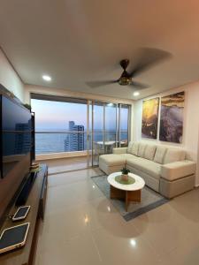 Amplio y Lujoso Apartamento - Vista al mar y Cerca al centro PISO ALTO