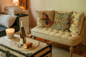 Hidden Rock Cottage - Romantic reatreat and hot tub