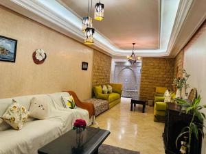 Elegant cultural 3-bedroom apartment in central Casablanca