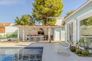 Blue Beach Villa - Coastal Escape