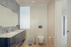 Blue Beach Villa - Coastal Escape