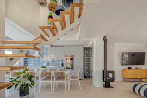 Blue Beach Villa - Coastal Escape