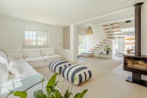 Blue Beach Villa - Coastal Escape