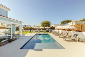 Blue Beach Villa - Coastal Escape