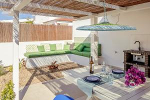 Blue Beach Villa - Coastal Escape