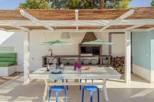 Blue Beach Villa - Coastal Escape