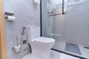 Classy 1BR Lavington - Fast WiFi, Heated Pool, Gym