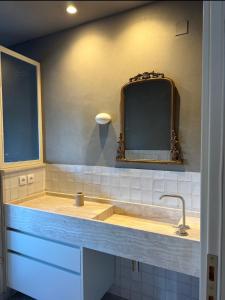 Anelina Paxos Residences (Anezina’s apartment)