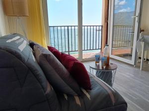 FURTUNATU studio climatisé - vue mer dégagée - 30 min dAjaccio
