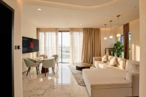 Mercury Tower Designer Stays With Pool Access