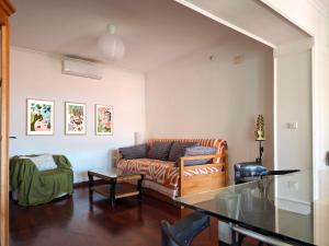 Stunning Sea View Apt with BBQ patio & Parking