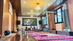 Rockstar Stay & Cafe Tosh