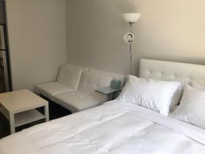 30days min stay Studio Nr Grand Central and UN Washer Dryer in units Free Lounge and Gym