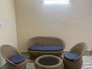 2BHK Home 2AC Parking Residential Main Road