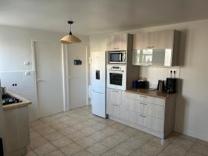 Maison trois pièces avec cour proche mer
