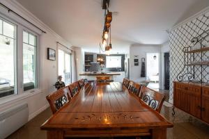 Chalet Havre lake view and access spa fireplace close to Lac Saint Jean