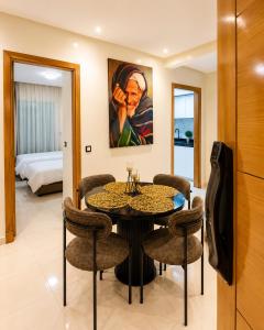 Appartement de Luxe à Gueliz -Piscine - Parking- Wifi - à 5 min de la gare - au centre de Marrakech