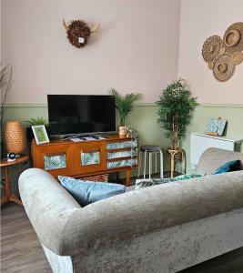 The Ferns - Modern Apartment With Parking & Shared Garden