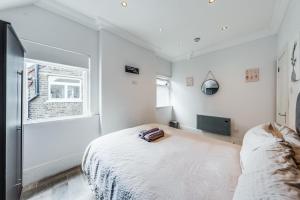 The Hideaway With AC