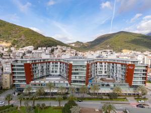 Sea view new luxury apartment 100m from the beach