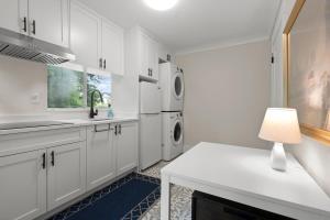 Luxury Private Resort Minutes from Langley Event Centre with hot tub, basketball, game room